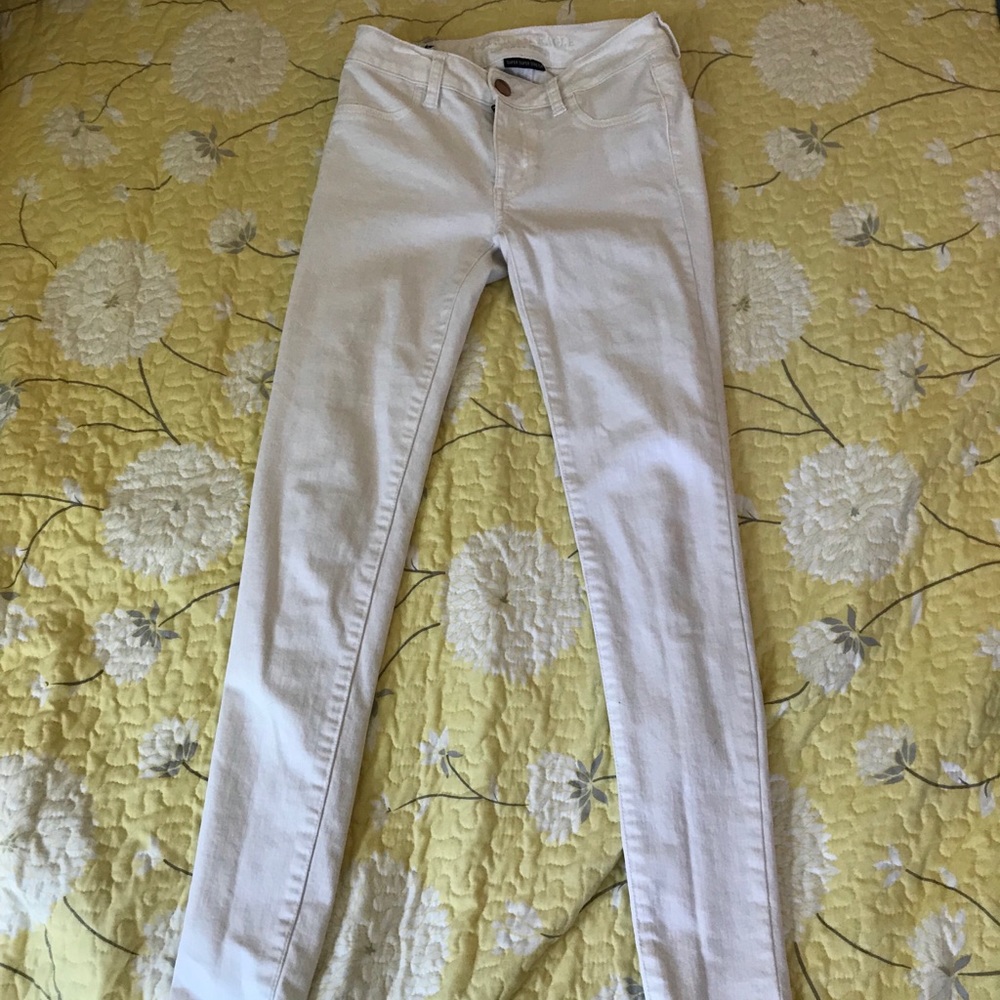 White low-rise jeggings